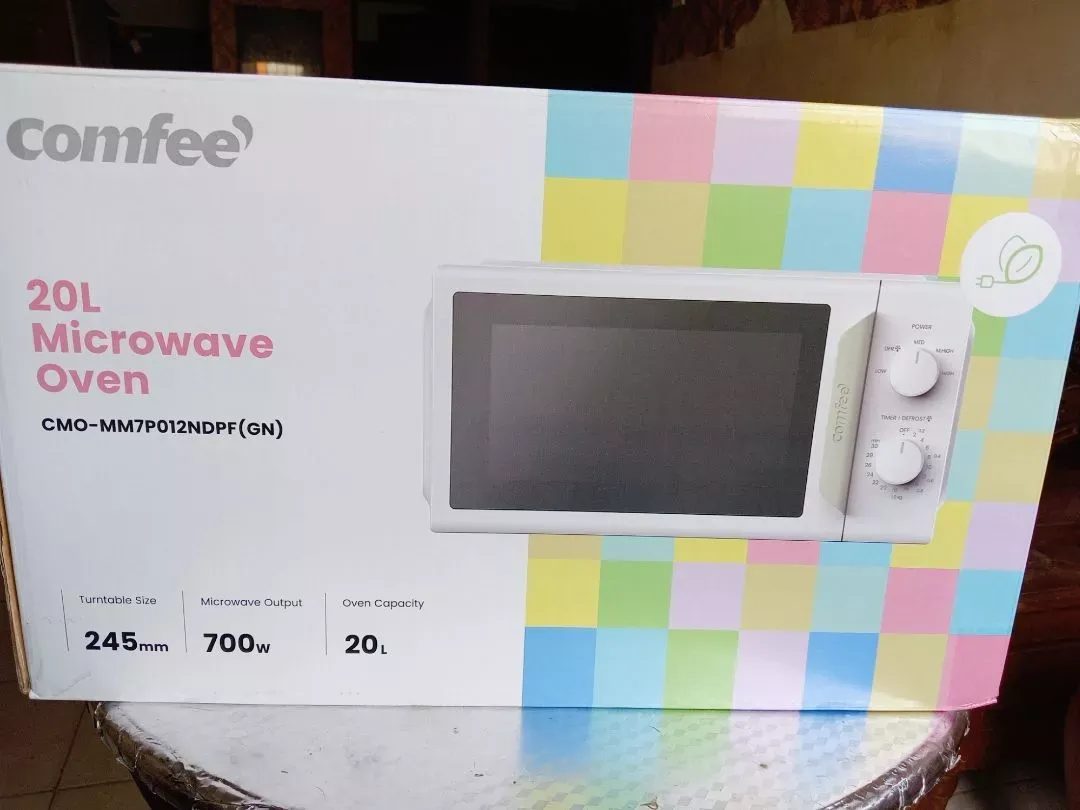 Label spesifikasi Comfee Microwave Oven 20L