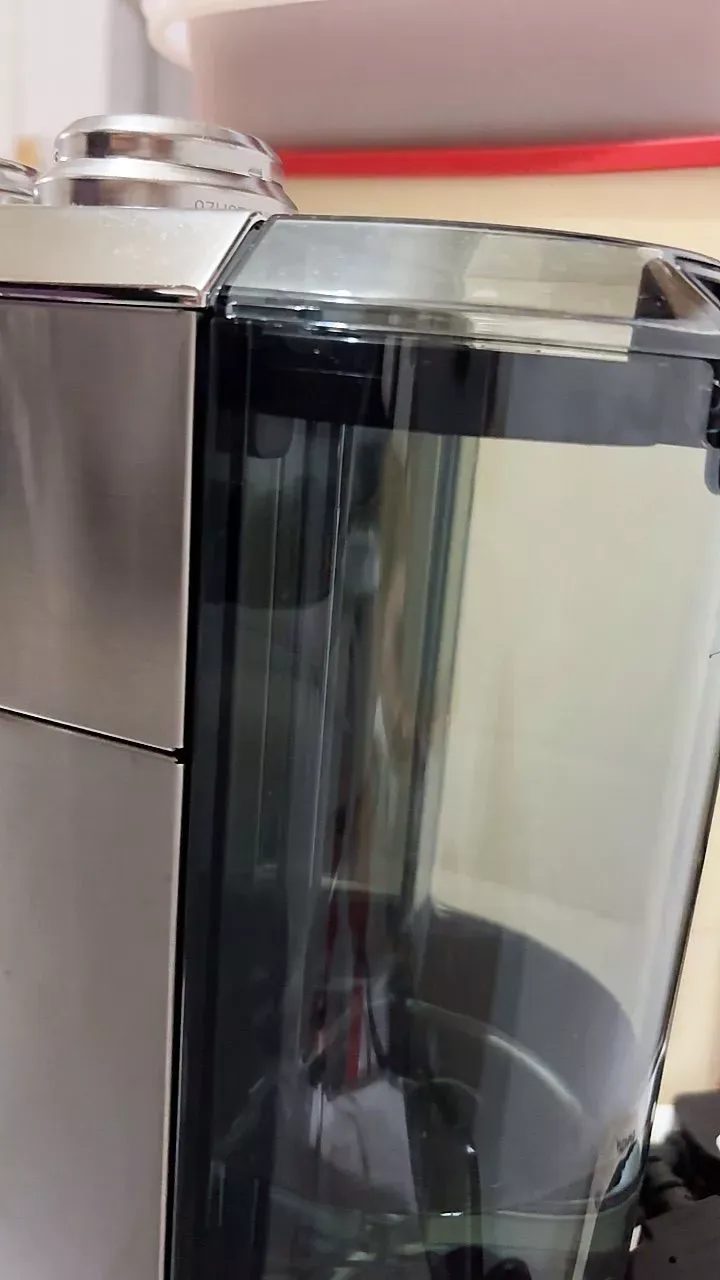 De'Longhi Dedica EC685M atas countertop dapur