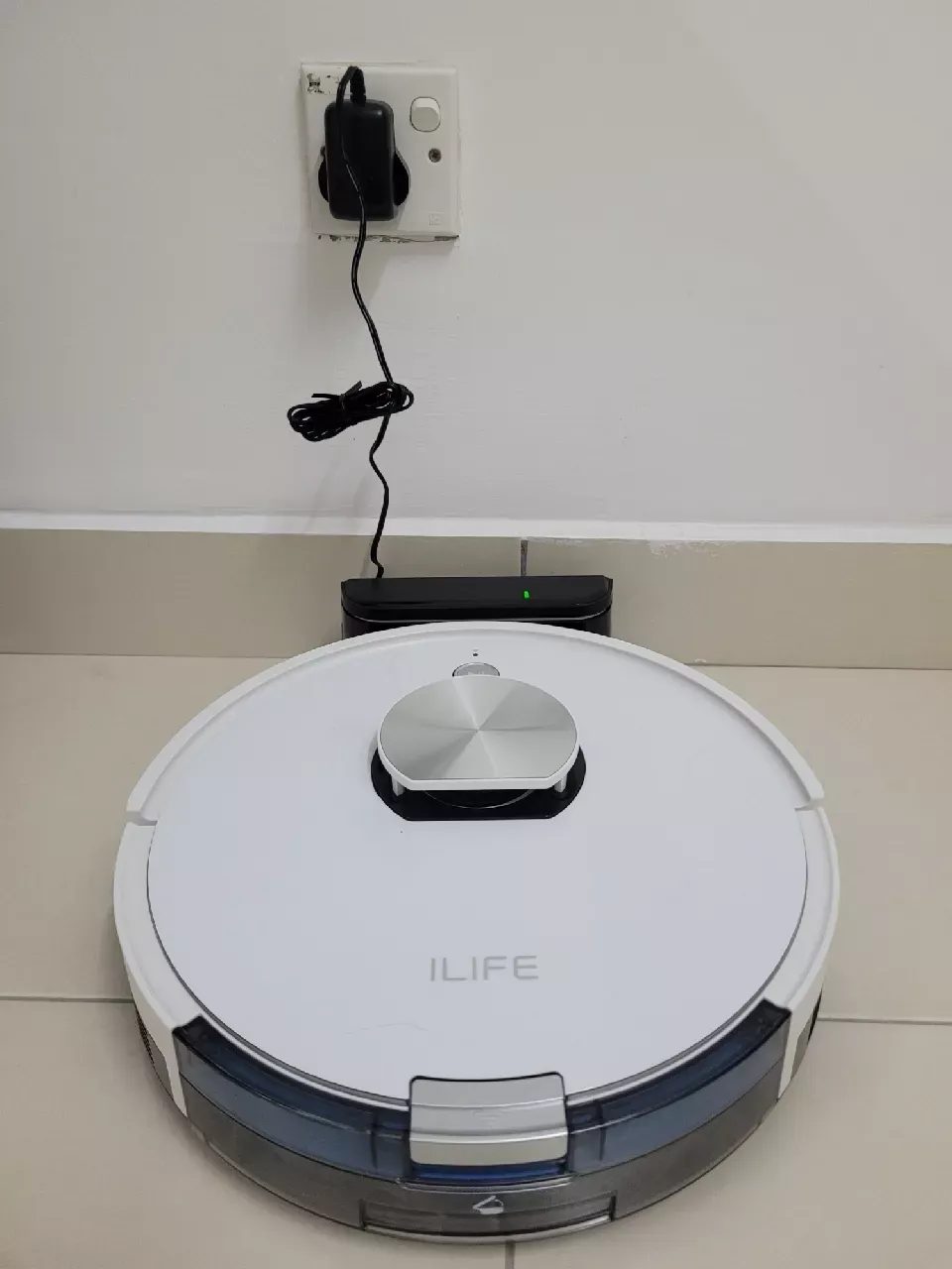 ILIFE A30 di lantai rumah